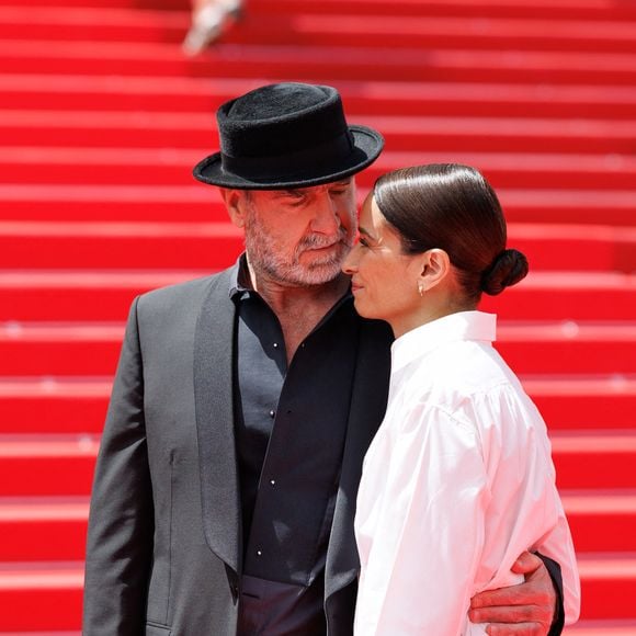 Eric Cantona et sa femme Rachida Brakni - Montée des marches du film " Soudain " lors du 79ème Festival International du Film de Cannes, le 15 mai 2026. © Jacovides-Moreau / Bestimage