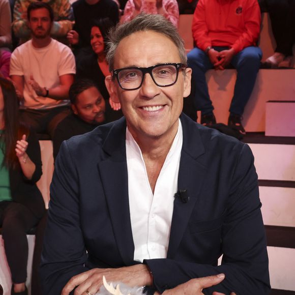 Exclusif - Julien Courbet, sur le plateau de TBT9 présenté par C.Hanouna, et diffusé en direct sur W9, Paris, France, le 26 novembre 2025. © Jack Tribeca / Bestimage