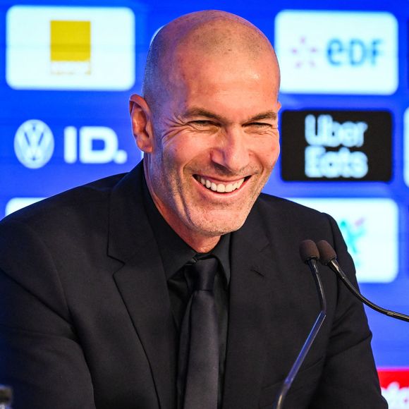 Zinédine Zidane s'est expliqué en conférence de presse

Le sélectionneur de l'équipe de France de football Zinédine Zidane lors d'une conférence de presse pour dévoiler le groupe retenu pour les prochains matchs de la Ligue des nations au siège de la FFF à Paris, France, le 18 septembre 2026. (Credit Image: © Matthieu Mirville/ZUMA Press Wire / Bestimage)