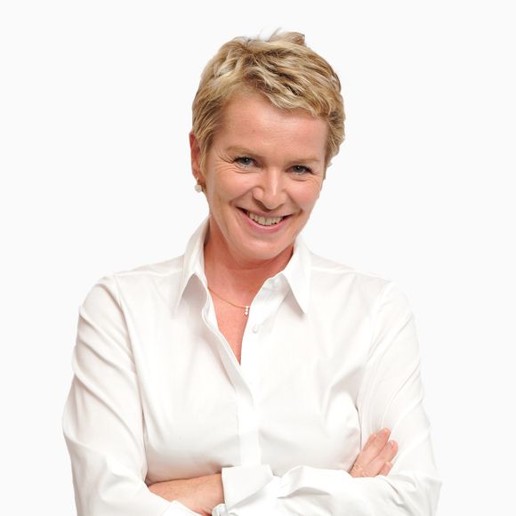 "On me comparait tout le temps à elle. Moi, j’étais vachement moins bien. Pas dans le moule", avouait la journaliste à Konbini.

Elise Lucet lors de la conférence de rentrée France 2 au théâtre du Rond Point en 2020 © Guillaume Gaffiot /Bestimage