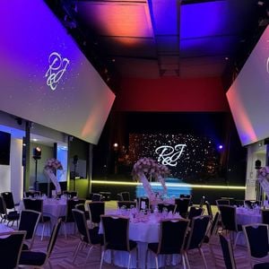 Le lieu, digne d’un conte de fées, offrait un décor féérique et une gastronomie raffinée : selon l’ancienne protégée de Geneviève de Fontenay, le buffet était tout simplement "de qualité", chaque détail pensé avec soin pour rendre cette journée et soirée inoubliables.

Elodie Gossuin fête l'anniversaire de Rose et Jules 20 décembre 2025 @Instagram