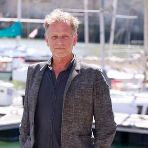 Une décision qu'il assure "mûrement réfléchie".

Charles Berling, L'enchanteur - La 25e édition du Festival de la fiction télé de La Rochelle, jeudi 14 septembre 2023. © Christophe Aubert via Bestimage