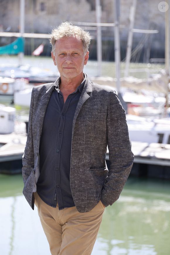 Une décision qu'il assure "mûrement réfléchie".

Charles Berling, L'enchanteur - La 25e édition du Festival de la fiction télé de La Rochelle, jeudi 14 septembre 2023. © Christophe Aubert via Bestimage