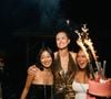 Un trio plus soudé que jamais sous le ciel de Saint-Barthélemy.

Exclusif - Laeticia Hallyday célébre l’anniversaire de ses filles Jade (21 ans) et Joy (17 ans) lors de ses vacances à Saint-Barthélemy le 5 aout 2025.
© Sam Delpech / Bestimage