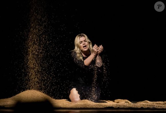 Elle est directement retournée à son hôtel avec ses proches à la fin du concours. 

Louane lors de la deuxième répétition de la deuxième demi-finale du Concours Eurovision de la Chanson 2025 à Bâle, Suisse, le 14 mai 2025. Photo by Nearchos/Splash News/ABACAPRESS.COM