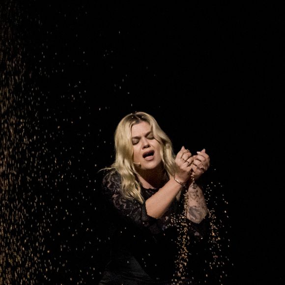 Elle est directement retournée à son hôtel avec ses proches à la fin du concours. 

Louane lors de la deuxième répétition de la deuxième demi-finale du Concours Eurovision de la Chanson 2025 à Bâle, Suisse, le 14 mai 2025. Photo by Nearchos/Splash News/ABACAPRESS.COM