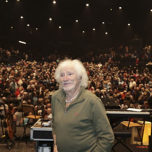 Concert de Hugues Aufray au Le Dôme de Paris - Palais des Sports le 9 novembre 2025.

© Jack Tribeca / Bestimage