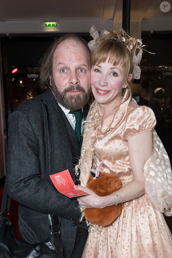 "Donc moi bon on essaye de communiquer... Peut-être que les contraires s’attirent mais je me disais 'c’est pas possible !"

Philippe Katerine et sa compagne Julie Depardieu - Arrivées à la 44ème cérémonie des César à la salle Pleyel à Paris. Le 22 février 2019
© Borde-Jacovides / Bestimage
