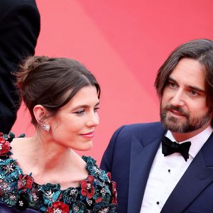 Charlotte Casiraghi et Dimitri Rassam - Montée des marches du film « Jeanne du Barry » pour la cérémonie d’ouverture du 76ème Festival International du Film de Cannes, au Palais des Festivals à Cannes. Le 16 mai 2023
© Jacovides-Moreau / Bestimage