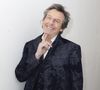 "J’ai toujours des petites habitudes. Je fais toujours tout dans le même ordre à chaque fois : je pose mon étoile au même endroit, pendant les pubs je m’accroupis toujours de la même manière, quand je repose l’étoile entre les émissions je fais en sorte de la remettre correctement"

Exclusif - Jean-Luc Reichmann, en backstage de l’émission « TPMP » La dernière sur C8,  présentée par C.Hanouna et diffusée en direct sur C8, Paris, France, le 27 fevrier 2025. © Jack Tribeca / Bestimage