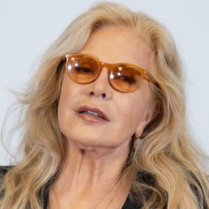 C'est un nouveau coup du pour Sylvie Vartan...

Sylvie Vartan assiste au défilé Stephane Rolland Haute Couture Printemps-Eté dans le cadre de la semaine de la mode à Paris à Paris, France. Photo by Nasser Berzane/ABACAPRESS.COM
