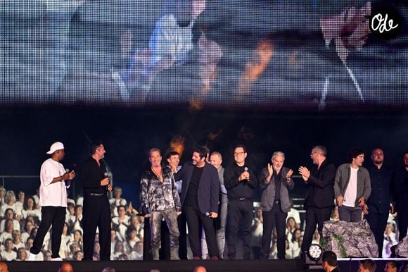 Ici, le final avec tous les artistes de la soirée durant Corsu Mezu Mezu, le concert emmené par Patrick Fiori qui a eu lieu au stade Orange Vélodrome à Marseille, le 22 mai 2026, diffusé le 28 août sur France 3. © Bruno Bebert/Bestimage