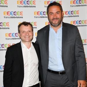 Axel de Tarlé et Bruce Toussaint lors du photocall de la présentation de la nouvelle dynamique 2017-2018 de France Télévisions. Paris, le 5 juillet 2017.
© Guirec Coadic/Bestimage