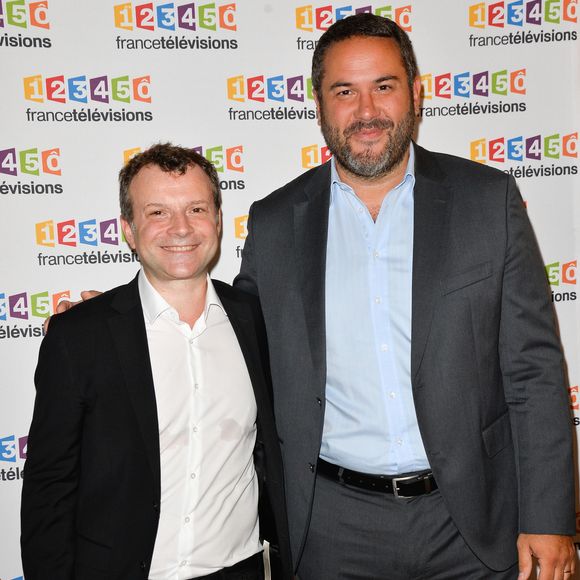 Axel de Tarlé et Bruce Toussaint lors du photocall de la présentation de la nouvelle dynamique 2017-2018 de France Télévisions. Paris, le 5 juillet 2017.
© Guirec Coadic/Bestimage