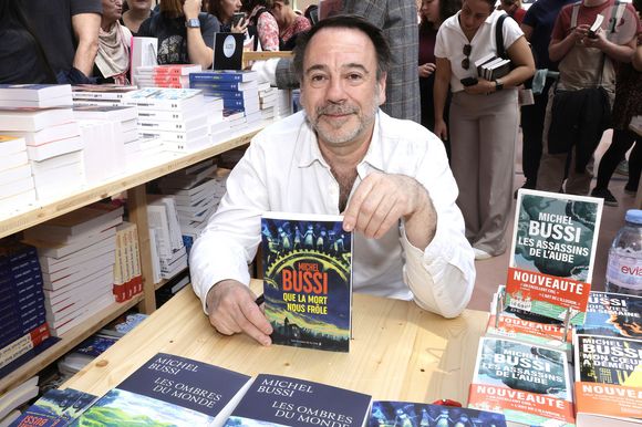 Michel Bussi en dédicace lors du 5ème festival du Livre de Paris au Grand Palais (17 - 19 avril 2026) à Paris, le 19 avril 2026.
© Cédrice Perrin / Bestimage