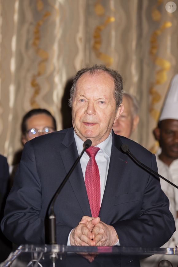 Il s'agit de Philippe Bilger, qui n'apparaît plus à l'antenne de CNews depuis la mi-janvier.

Philippe Bilger - Conférence de presse à l'hôtel de ville du lancement de la 5ème édition du salon de la gastronomie des Outre-Mer à Paris le 8 janvier 2020. © Jack Tribeca/Bestimage