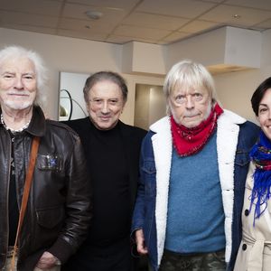 Exclusif - Hugues Aufray, sa femme Murielle, Michel Drucker, Renaud et sa femme Cerise en backstage du concert de Hugues Aufray au Le Dôme de Paris - Palais des Sports le 9 novembre 2025.

© Jack Tribeca / Bestimage