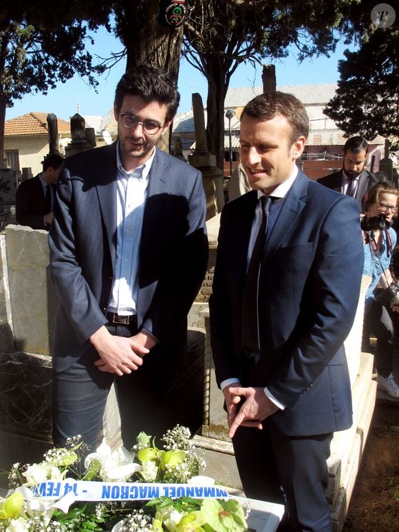 ... du moins c'est ce que pensait Roger Hanin avant de connaître David Greenwald, son fils caché, issu d'une relation adultère, qui s'est manifesté en 2013.

Emmanuel Macron fleurit la tombe de l'acteur Roger Hanin au cimetière israélite de Saint-Eugène à Alger le 14 février 2017 avec David Greenwald, le fils de Roger Hanin. 
Crédit : Zinedine Zebar / Bestimage