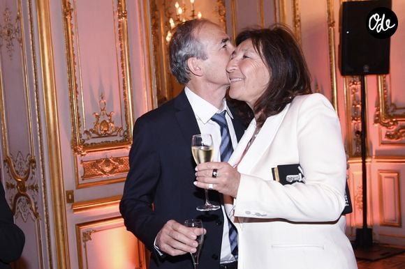 La famille Kretz : "L'Agence" sur TMC : Olivier et Sandrine Kretz - Soirée de gala des 50 ans de la Fondation Claude Pompidou à l'Hôtel Marcel Dassault à Paris le 12 avril 2022.
Rachid Bellak / LMS / Bestimage