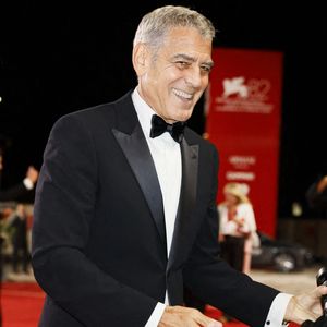 George Clooney assiste à la première de "Jay Kelly" au Festival international du film de Venise au Lido de Venise, le 28 août 2025. 

Photo : Marco Piovanotto / Abacapress.com