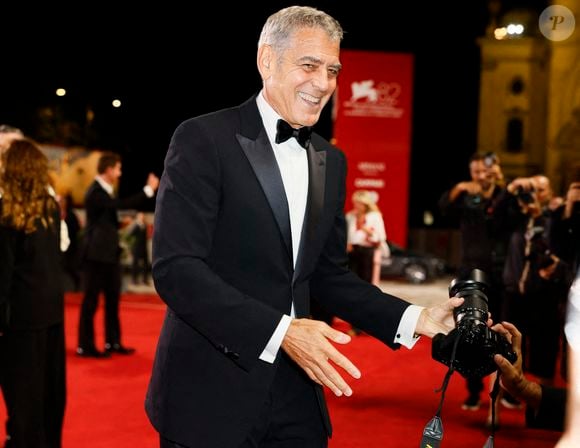 George Clooney assiste à la première de "Jay Kelly" au Festival international du film de Venise au Lido de Venise, le 28 août 2025. 

Photo : Marco Piovanotto / Abacapress.com
