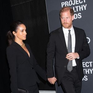 Le prince Harry, duc de Sussex et Meghan Markle, duchesse de Sussex, lors du 3ème gala annuel du projet "Healthy Minds" aux Spring Studios à New York, le 9 octobre 2025. Photo : Zuma Press / Bestimage
