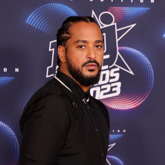 Slimane partage malgré tout quelques instants de leur quotidien.

Slimane au photocall de la 25ème cérémonie des "NRJ Music Awards (NMA)" au palais des Festivals et des Congrès de Cannes, France, le 10 novembre 2023. © Dominique Jacovides/Bestimage