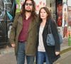 La mère de Lulu Gainsbourg, s'est souvenue l'existence de dîners où Serge Gainsbourg était "invité pour amuser la galerie".
Lulu Gainsbourg et sa mère Bambou devant le 5 bis, rue de Verneuil lors du lancement officiel de l'association Serge Gainsbourg au cabaret Don Camilo à Paris, le 2 avril 2017. © Guirec Coadic/Bestimage
©COADIC GUIREC / BESTIMAGE