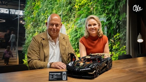 La voiture LEGO® la plus rapide jamais construite : la Koenigsegg « Jesko » LEGO® Technic™ grandeur nature atteint 111 km/h sur la piste de Goodwood pour célébrer le lancement d'un nouveau produit. © LEGO® via Bestimage