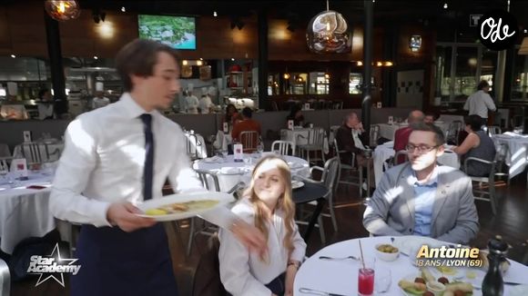 Il a obtenu son baccalauréat avec la mention très bien.

Antoine fait partie de la nouvelle promotion de la "Star Academy". Capture d'écran TF1