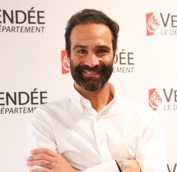 Exclusif - Ycare (Assane Attyé) lors de la conférence de presse de Ycare pour présenter l'opération "Ycare sur les chemins de Vendée" à l'Hôtel du département de la Vendée à La Roche-sur-Yon le 24 mars 2026.

© Jean-Marc Lhomer / Bestimage