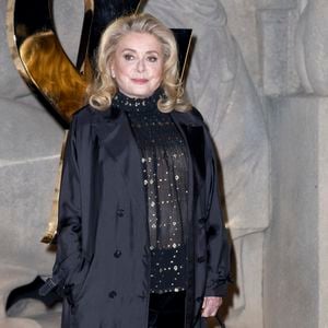 Catherine Deneuve - Photocall du Défilé de mode Saint Laurent Collection Printemps-Été 2026 dans le cadre de la Fashion Week de Paris, France, le 29 septembre 2025.
 
© Olivier Borde / Bestimage