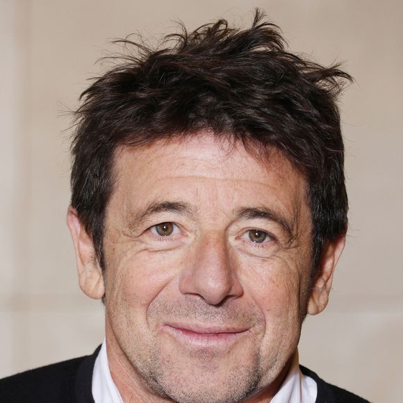 Les jeudis, vendredis et samedis, un menu à 96€ est également imposé pour toutes les réservations du second service. 

Exclusif - Patrick Bruel lors de la nomination de Stéphane Bern comme Pape du Patrimoine lors de la Saint Clément au restaurant Alain Ducasse Baccarat, à Paris, France, le 20 novembre 2025. © Denis Guignebourg/Bestimage