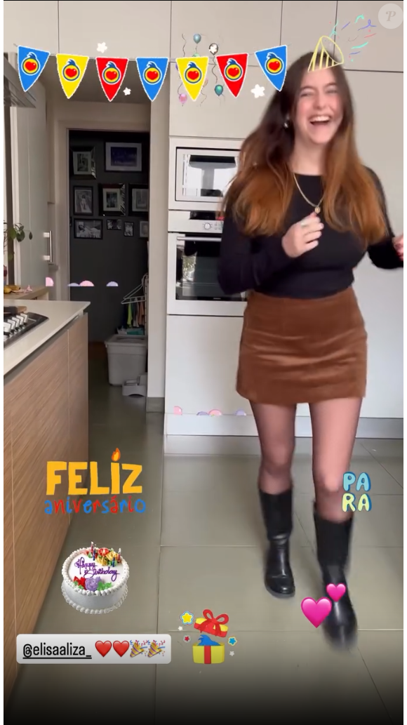 Pour l'occasion, l'actrice a partagé sur Instagram une vidéo de la jeune femme en train de danser avec énergie dans une cuisine.

Cristiana Reali : Journée spéciale et rythmée pour sa fille aînée Elisa, qui lui ressemble tant et dont le père est Francis Huster