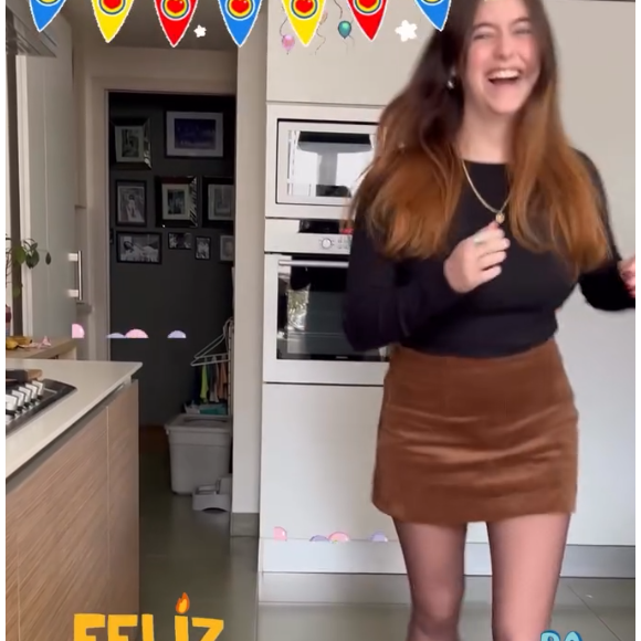 Pour l'occasion, l'actrice a partagé sur Instagram une vidéo de la jeune femme en train de danser avec énergie dans une cuisine.

Cristiana Reali : Journée spéciale et rythmée pour sa fille aînée Elisa, qui lui ressemble tant et dont le père est Francis Huster