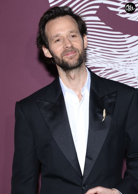 Benjamin Lavernhe (broche de la Maison Chaumet) au photocall du dîner de la 51ème cérémonie des César au Fouquet's à Paris, France, le 27 février 2026. © Denis Guignebourg/Bestimage