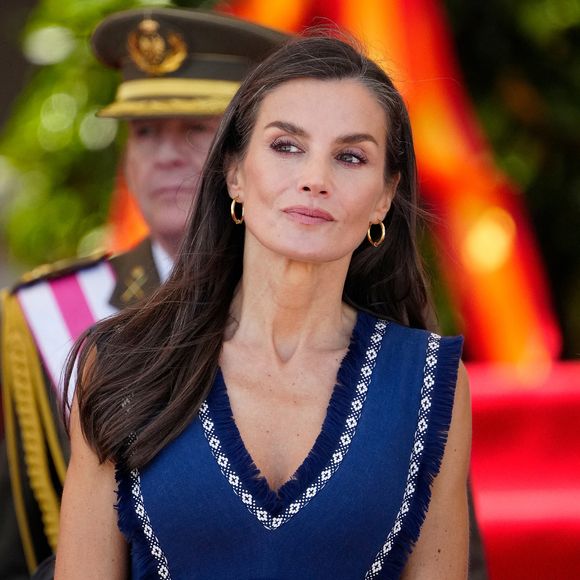 La princesse héritière Leonor (La princesse Leonor), le roi Felipe VI (Le roi Felipe VI d'Espagne), la reine Letizia (La reine Letizia d'Espagne) et la princesse Sofia (L'infante Sofia d'Espagne) assistent à la présentation des dépêches royales d'emploi à l'Escuela Naval de Marin, Pontevedra, Espagne, le 16 juillet 2025. LALO YASKY / BESTIMAGE