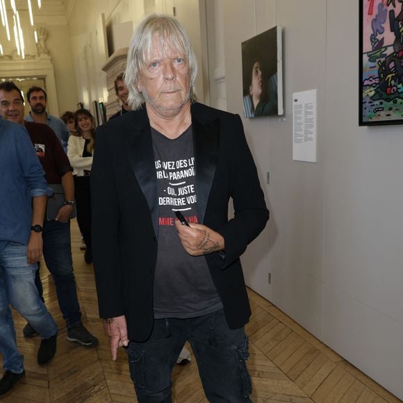 Après cette tournée particulièrement intense, Renaud s'accordera une pause bien méritée avant de se lancer dans l’écriture de son 17ème opus, qu'il espère dévoiler en 2026...

Exclusif - Le chanteur Renaud (Renaud Séchan) -  Vernissage de l'exposition "Renaud, Des mots et des images" qui se tiendra jusqu'au 14 septembre à la Mairie du 13ème à Paris le 5 septembre 2024. Elle marquera "également la sortie en librairie du recueil" publié aux éditions Gallimard Alternatives. © Coadic Guirec/Bestimage