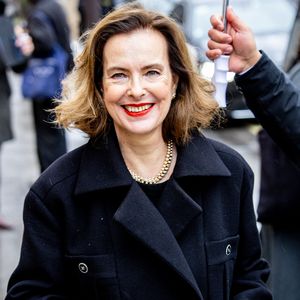 Mais face à l'ampleur de la tâche et au poids des années, la star avoue songer aujourd'hui à s'en séparer définitivement.

Carole Bouquet - Sorties du deuxième défilé Chanel "Collection Haute Couture Printemps/Eté 2026" lors de la Fashion Week de Paris (PFW) au Grand Palais, à Paris, le 27 janvier 2026. 

© Florian Lavielle/Bestimage