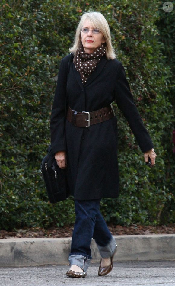 Diane Keaton est allée chercher sa fille adolescente, Dexter, à l'école aujourd'hui à Santa Monica, Los Angeles, CA, USA le 16 novembre 2009. Photo by GSI/ABACAPRESS.COM