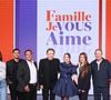 Michel Drucker présente un nouveau numéro inédit de Famille je vous aime ce vendredi soir sur France 3.

Exclusif - Michel Drucker entouré par Antho et Claire, Chico Bouchikhi et son fils Mario, Linh et ses parents Michele et Philippe, Daniel Guichard et son fils Gabriel Guichard en backstage de l'enregistrement de l'émission "Famille je vous aime" présentée par Michel Drucker. © Gaffiot-Perusseau/Bestimage