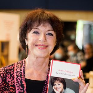 Anny Duperey lors du Festival du livre de Paris le 24 avril 2022 à Paris, France. Photo par Nasser Berzane/ABACAPRESS.COM