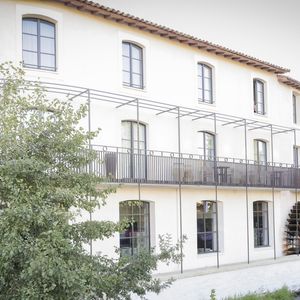 Patrick Bruel inaugure son hôtel cinq étoiles "L'Isle de Leos MGallery" à L'Isle-sur-la-Sorgue, France, le 23 septembre 2025. 
L’Isle de Leos Hôtel & Spa MGallery Collection . © Jack Tribeca / Bestimage