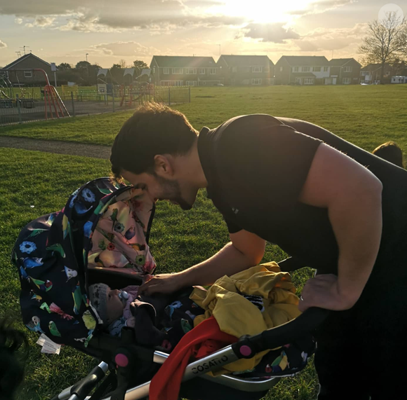 Héloïse et Mathias Weiner (Familles nombreuses, la vie en XXL), à la tête d'une fratrie de sept enfants.