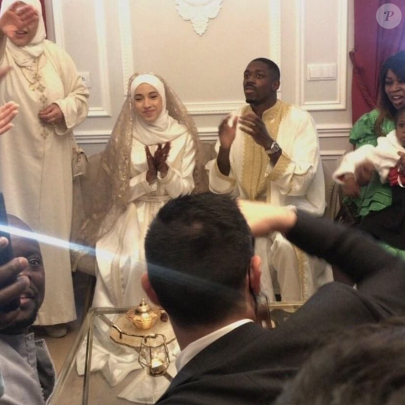 Ousmane Dembélé et Rima Edbouche sont mariés depuis plusieurs années et ont une fille ensemble

Ousmane Dembélé lors de son mariage en décembre 2021.