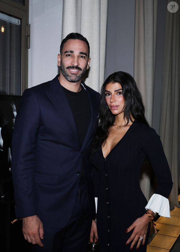 Adil Rami et sa compagne Louana Franco - Vernissage de l'exposition photos et du livre "La Boxe fait son cinéma" à l’hôtel Brach à Paris le 23 Septembre 2025. © Denis Guignebourg/Bestimage