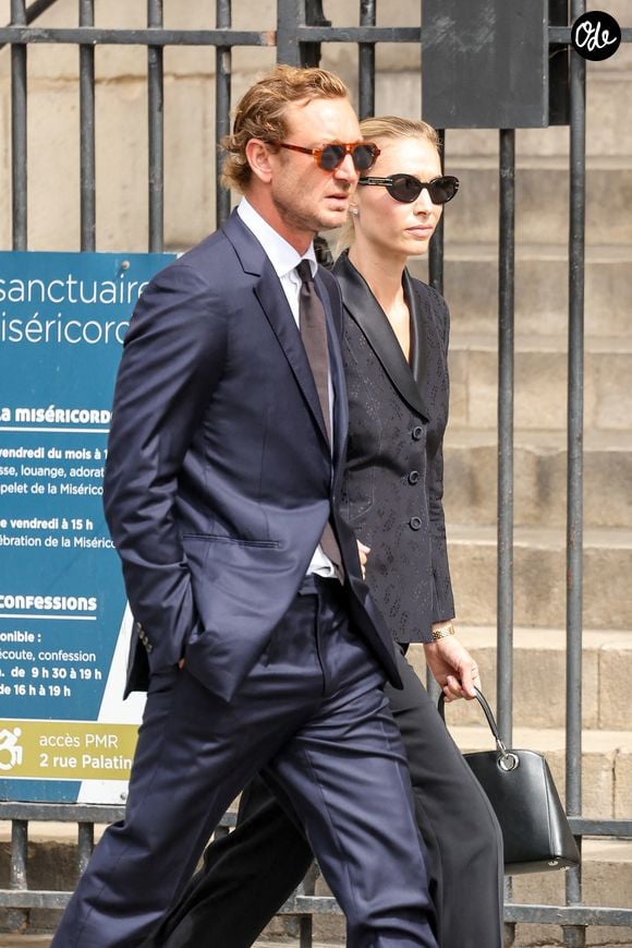 Elle a pu apprécier le défilé et une tenue en particulier a marqué l'épouse de Pierre Casiraghi

Pierre Casiraghi et sa femme Béatrice Borromeo - Arrivées aux obsèques de Mathilde Favier en l'église Saint-Sulpice à Paris le 31 aout 2026. © Dominique Jacovides-Cyril Moreau/Bestimage