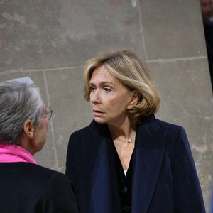La ministre de l'Education nationale sortante Elisabeth Borne et la présidente de la région Ile-de-France Valérie Pecresse lors de la cérémonie d'intronisation de Robert Badinter, ancien ministre de la Justice, au Panthéon à Paris, France, le 9 octobre 2025. Photo par Eliot Blondet/ABACAPRESS.COM