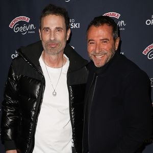 Richard Orlinski et Bernard Montiel - Inauguration de la statue de cire de "Richard Orlinski" au musée Grévin à Paris le 12 mars 2026. © Coadic Guirec/Bestimage