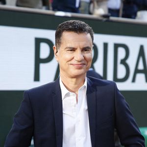 Exclusif - Laurent Luyat - Plateau de France Télévisions sur le court pour le direct de 20h à la suite de la Finale Hommes des Internationaux de France de Tennis de Roland Garros 2024 - Jour 15 à Paris. Le 9 Juin 2024. 
© Bertrand Rindoff / Bestimage